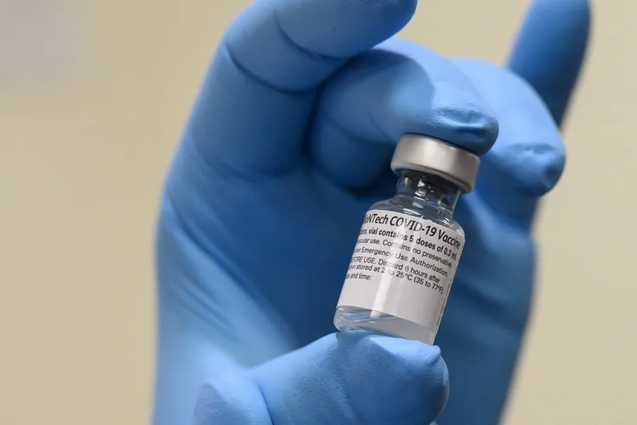 A vial of the Pfizer-BioNTech COVID-19 vaccine. Photo: Lisa Ferdinando, U.S. Department of Defense — public domain.